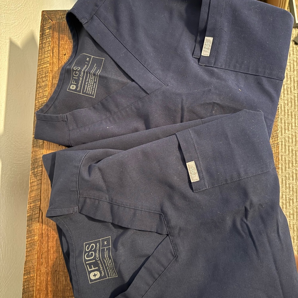 Women’s Figs Scrub Tops, Navy, size medium